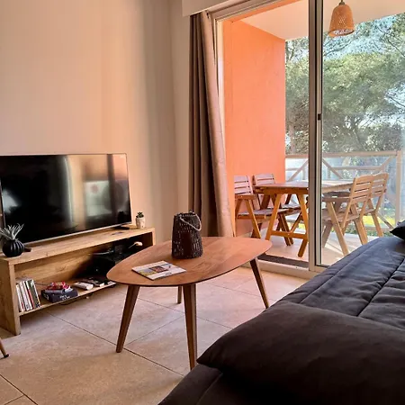 Beautiful With Pool, Golf & Beaches Apartment